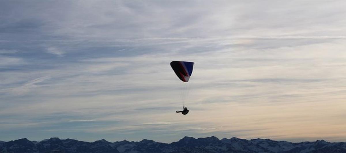 Arab Israeli paraglides to Syria, possibly to join rebels: army